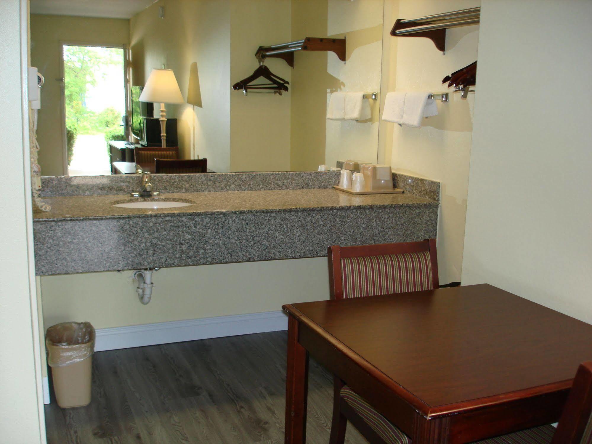 Econo Lodge Texarkana I-30 Eksteriør billede